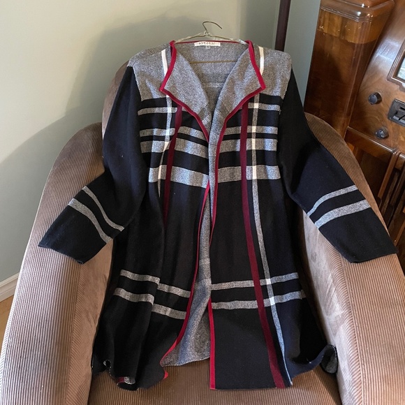 Women’s sweater - Picture 1 of 4